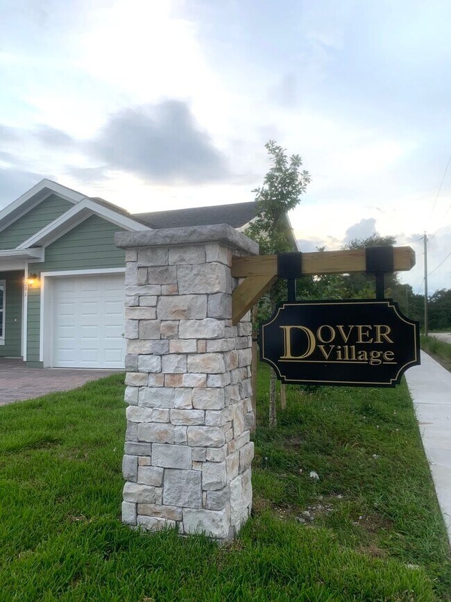 Building Photo - Beautiful 3/2 Energy Efficient 1 Story Att...