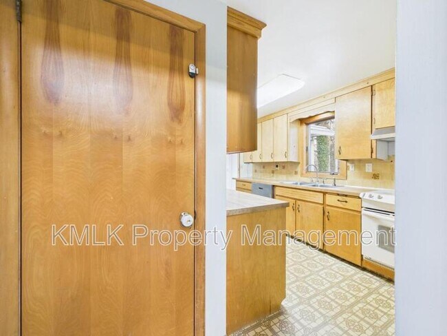 Building Photo - 5743 Brookwood Dr