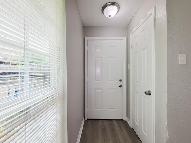 Building Photo - 15814 Murrelet Ct