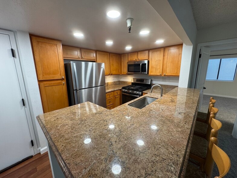 Building Photo - 545 Pierce St