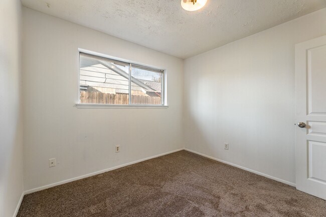 Building Photo - 15235 Heron Park Dr