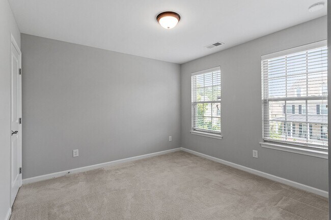 Building Photo - 1121 Survada Ln