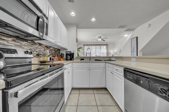 Building Photo - 10056 Montague St