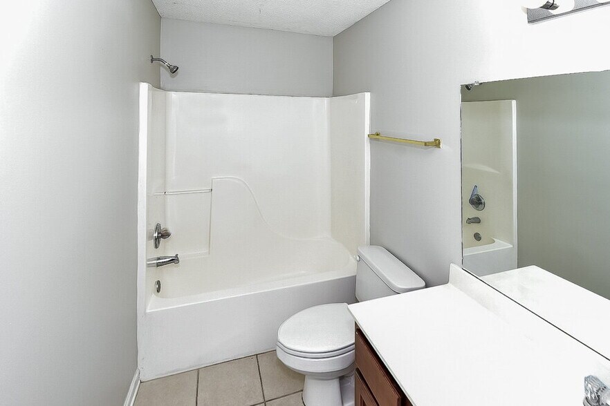 Building Photo - 5651 Carter Dr