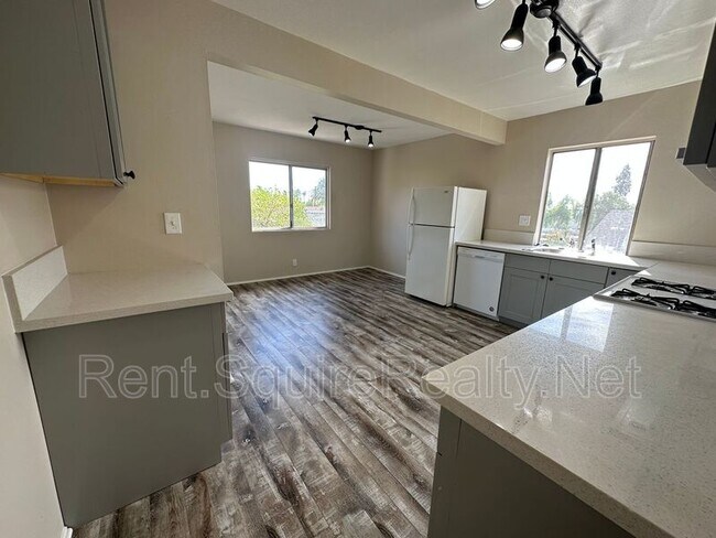 Building Photo - 537.5 W Crescent Dr