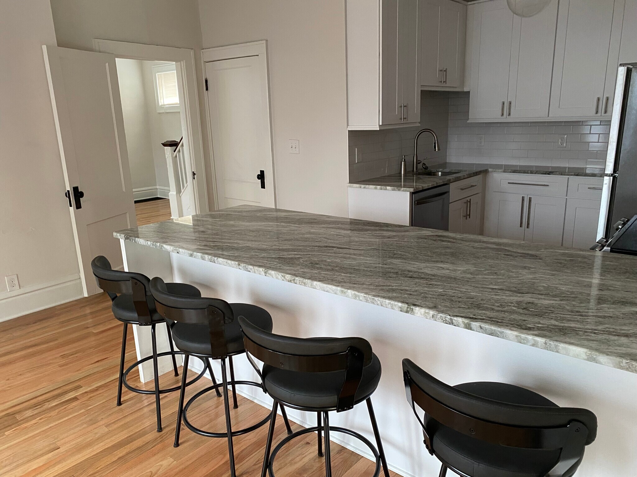 Building Photo - 1353 E Rich St