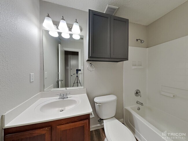 Building Photo - 9945 Sparrow Hawk Ln
