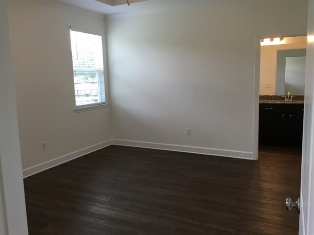 Building Photo - 3080 Creek Village Ln