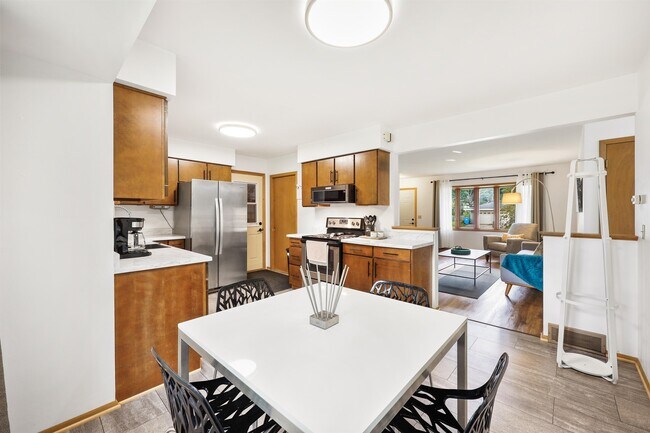 Building Photo - 2728 Florann Dr