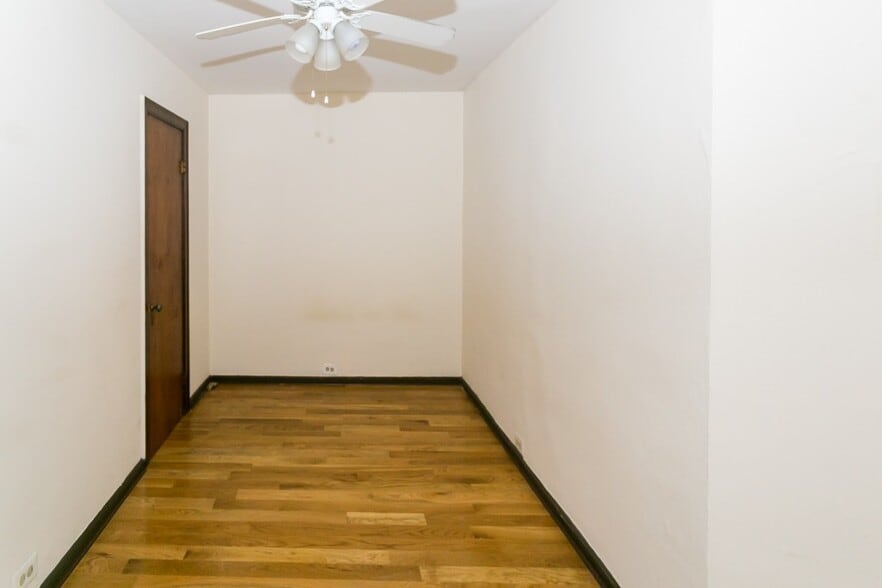 Building Photo - 1211 W Elmdale Ave