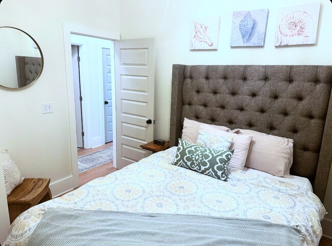 Building Photo - 1472 Georgia Pl