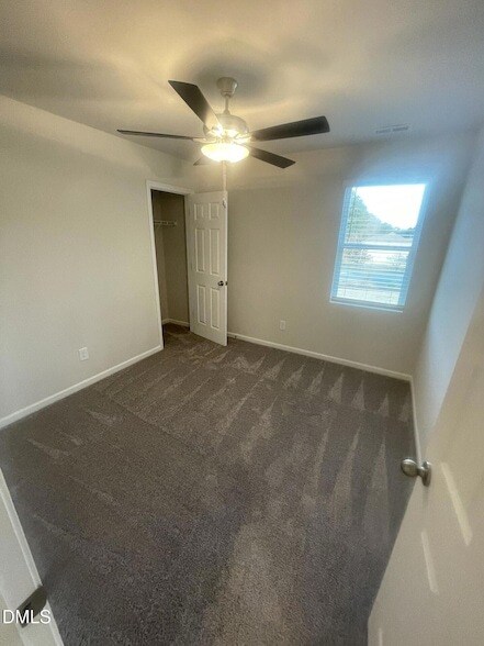 Building Photo - 1002 Peony Ln