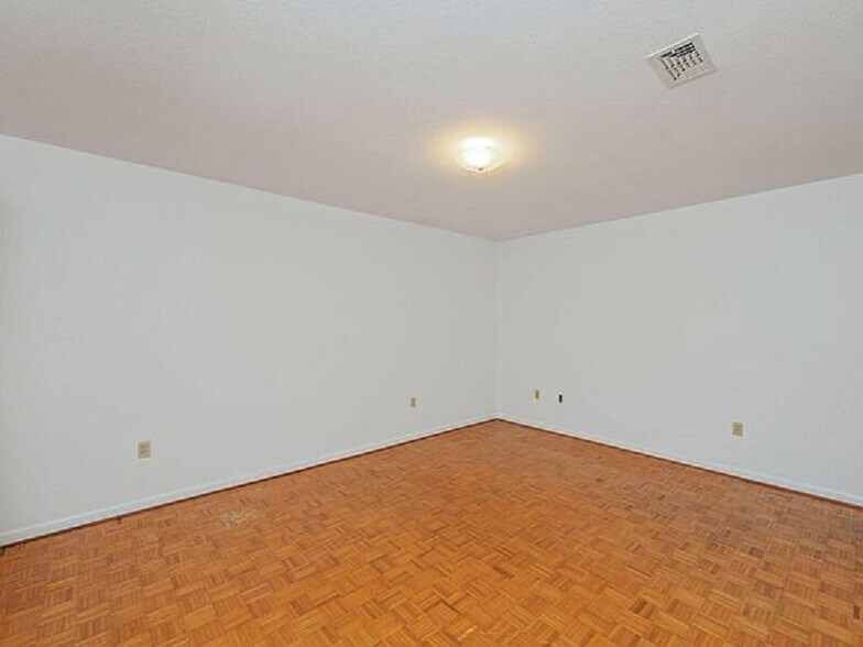 Building Photo - 110 Gardenia Ct NW