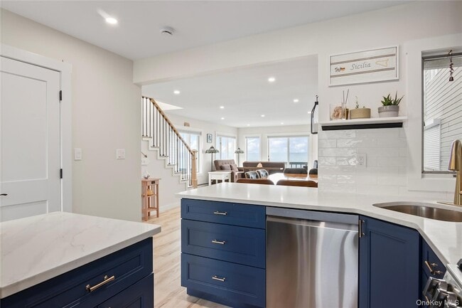 Building Photo - 19 Pine Ln