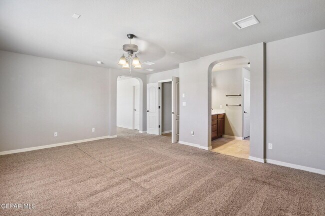 Building Photo - 14508 Shady River