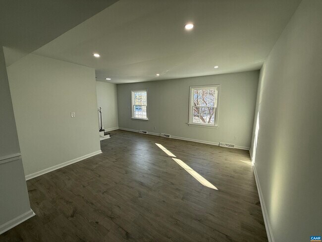 Building Photo - 120 Georgetown Green