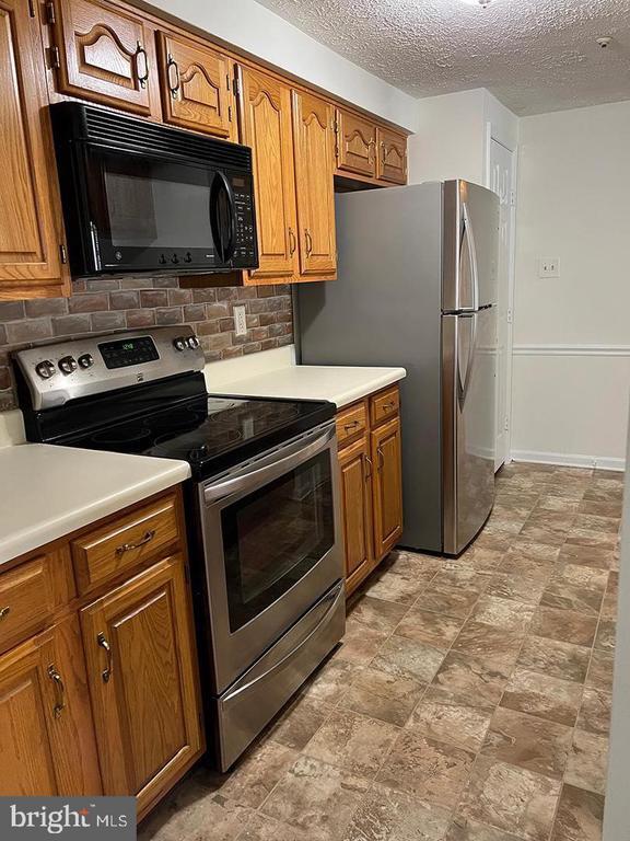 Building Photo - 600 Belle Dora Ct