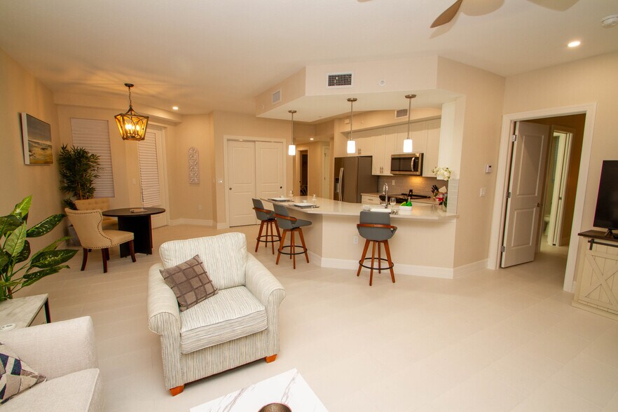 Kitchen - 262 Indies Dr E