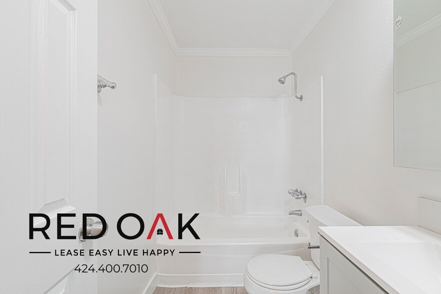 Building Photo - 7350 Hazeltine Ave