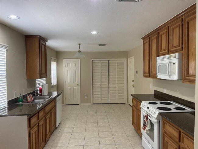 Building Photo - 916 Schooner Cove Ln
