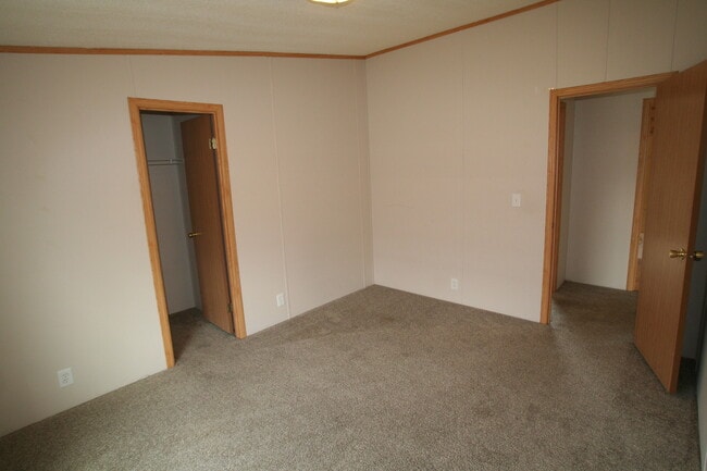Building Photo - 3 Bedroom Modular Home in Babcock Vista!