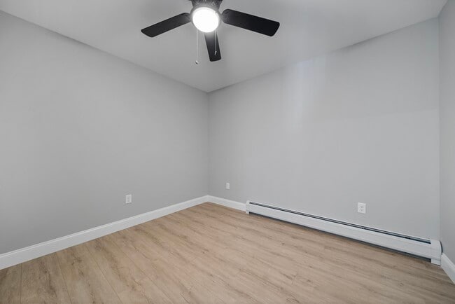 Building Photo - 142 S Main St