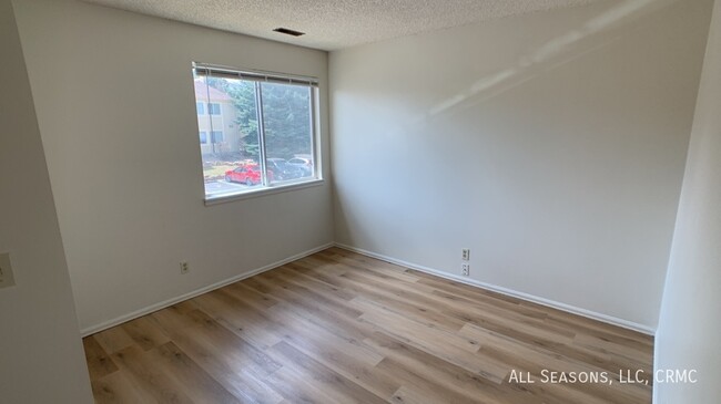 Building Photo - 914 Tenderfoot Hill Rd