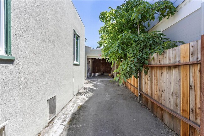Building Photo - 3608 Fruitvale Ave