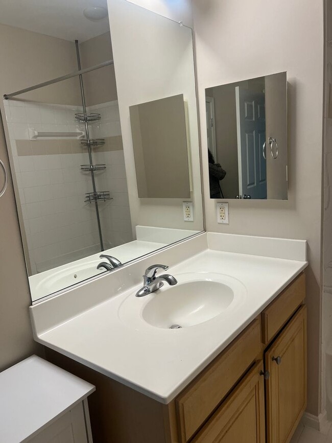 Building Photo - Crystal City 1 bedroom 1 bath condo