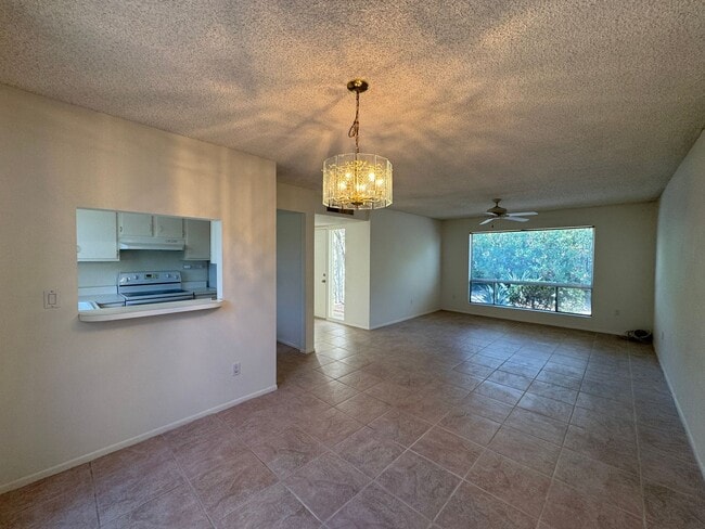 Building Photo - Eastside Townhome