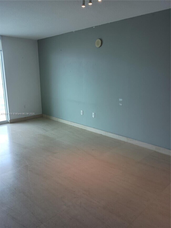 Building Photo - 2101 Brickell Ave