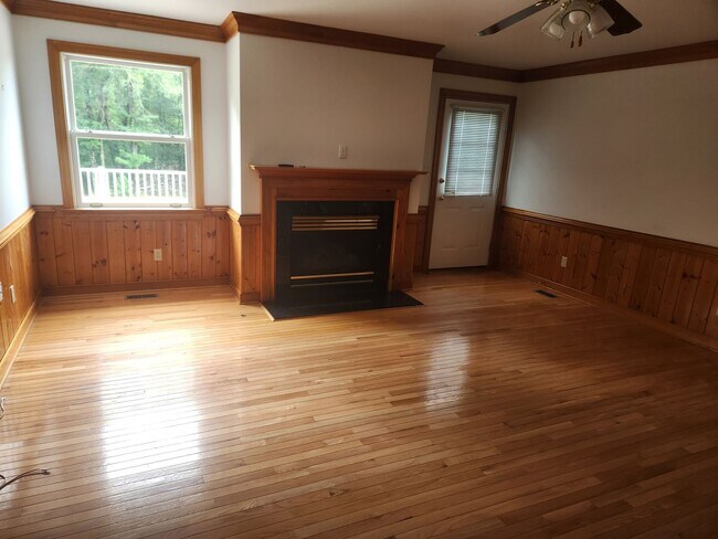 Building Photo - Chesterfield-Winterpock Area- Custom 3 Bed...