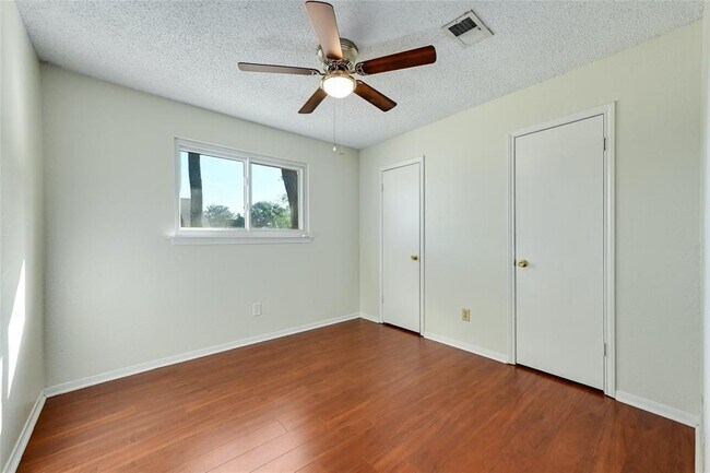 Building Photo - 2504 Spring Wagon Ln
