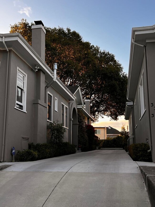 Building Photo - Welcome To Your New Home In The Heart Of O...