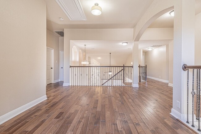 Building Photo - GORGEOUS 4 BED / 2 BATH HOUSE FOR RENT!