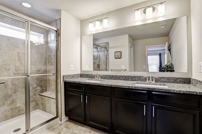 Building Photo - Massive 4 BR/2 Full BA & 2 Half BA EOG Tow...