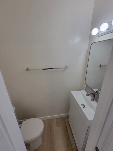 Building Photo - 13531 Wyandotte St