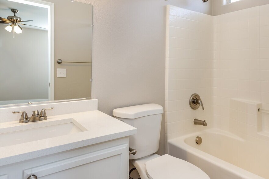 Building Photo - 5864 Cape Hatteras Ct