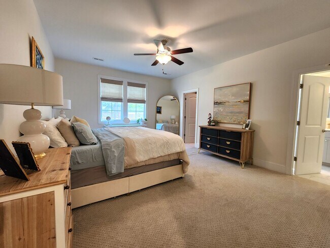 Building Photo - Home Available in Summerhouse on Everett Bay! Showings Coming Soon.