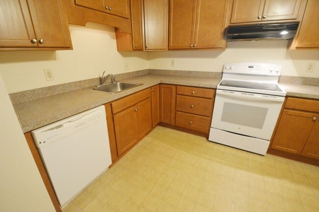 Building Photo - Holden: 2 Bed 1 Bath, Heat & Hot Water Inc...