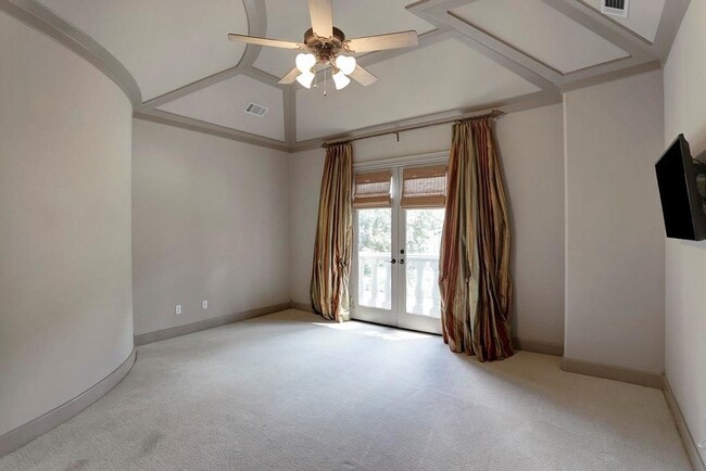 Building Photo - 5528 Holly Springs Dr