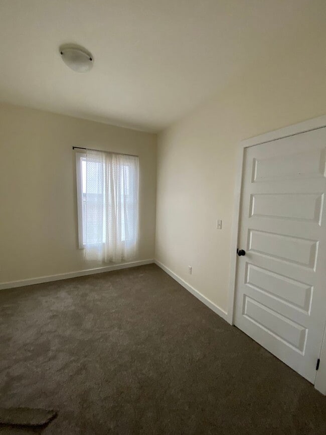 Building Photo - 1801 Russell Ave