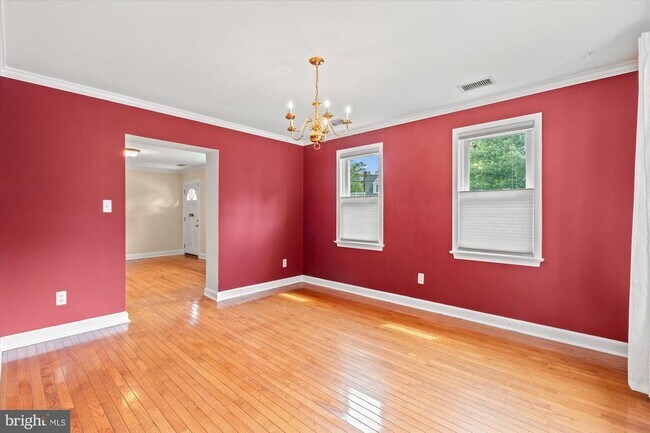 Building Photo - 16 E Braddock Rd