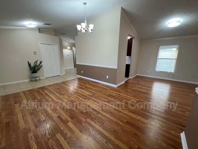 Building Photo - 3037 Bonkirk Dr