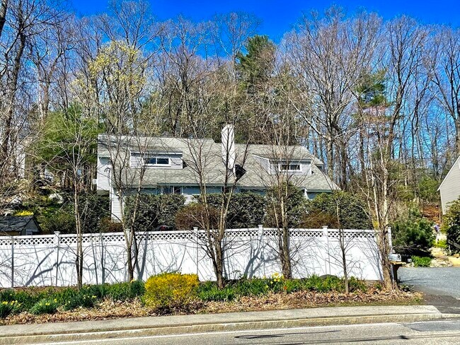 Building Photo - 24 Speen St