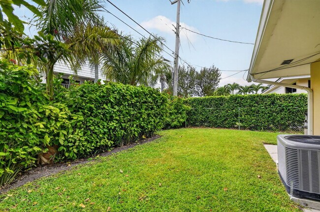 Building Photo - 1221 Singer Dr