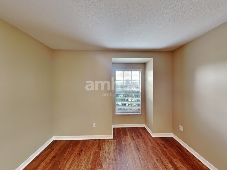 Building Photo - 919 Park Valley Cir