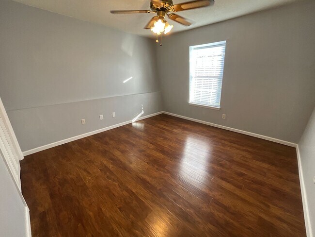 Building Photo - 3830 Country Club Rd