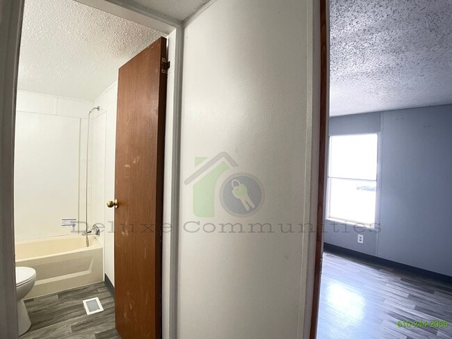 Building Photo - Newly Updated Mobile Home! Spacious 3 Bedroom! Baseline Estates