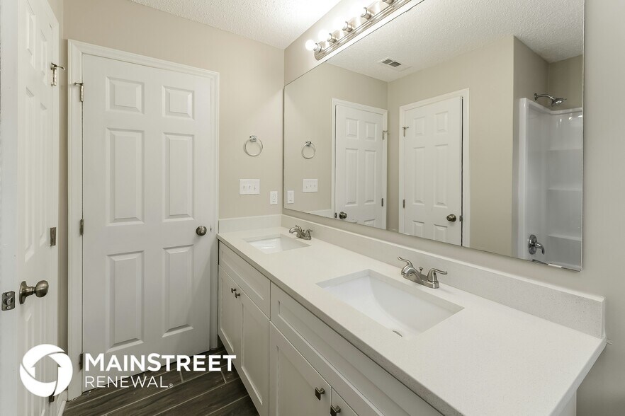 Building Photo - 2359 Oakton Dr